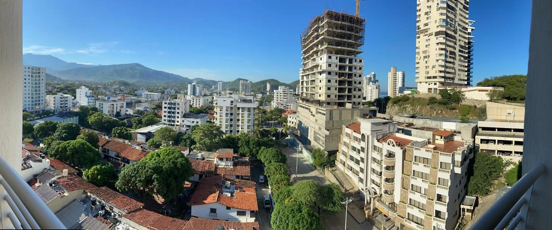 Espectacular vista al rodadero y a la sierra Santa Marta  Colombia